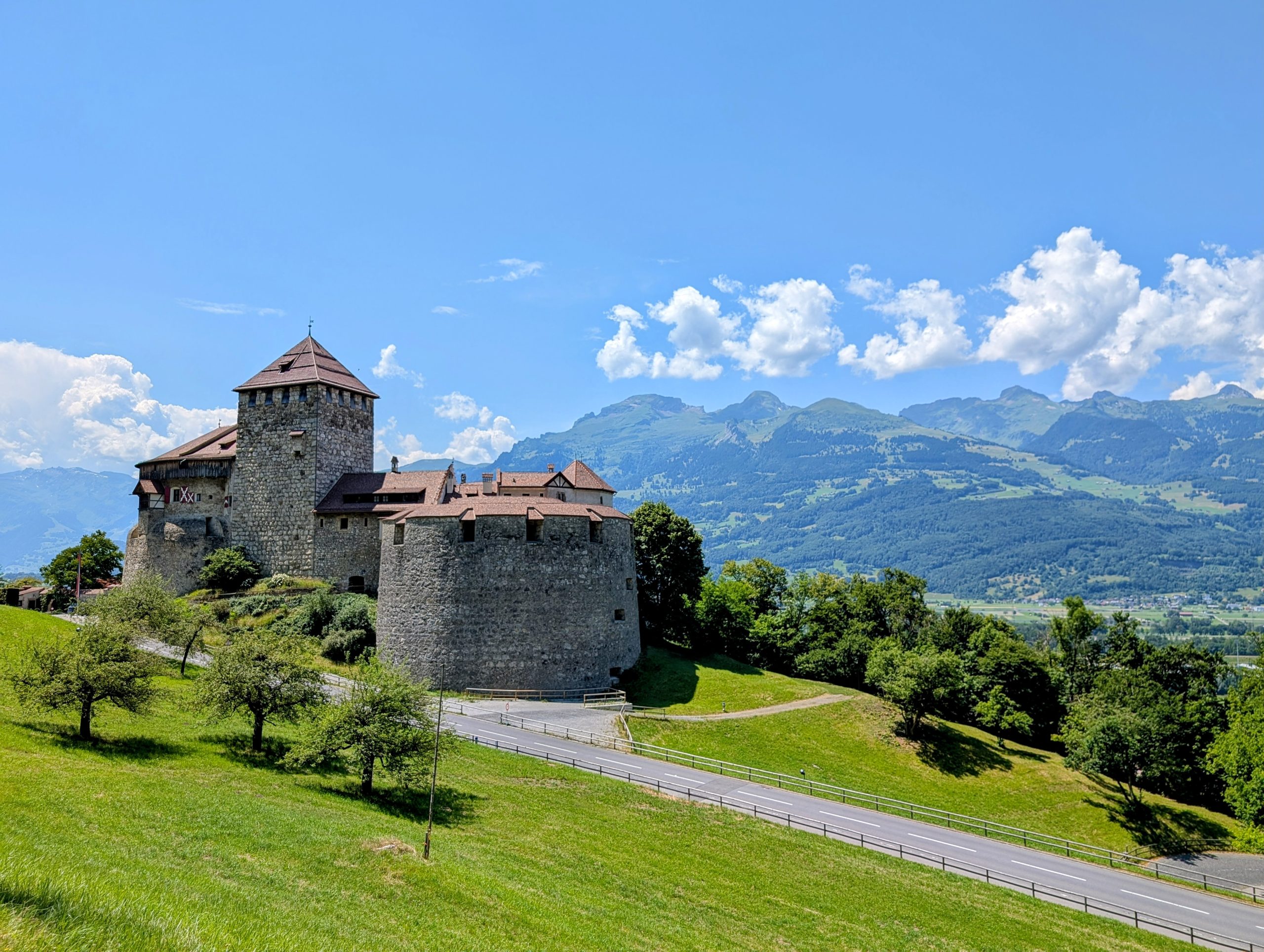 リヒテンシュタイン・ファドゥーツ｜半日モデルコース