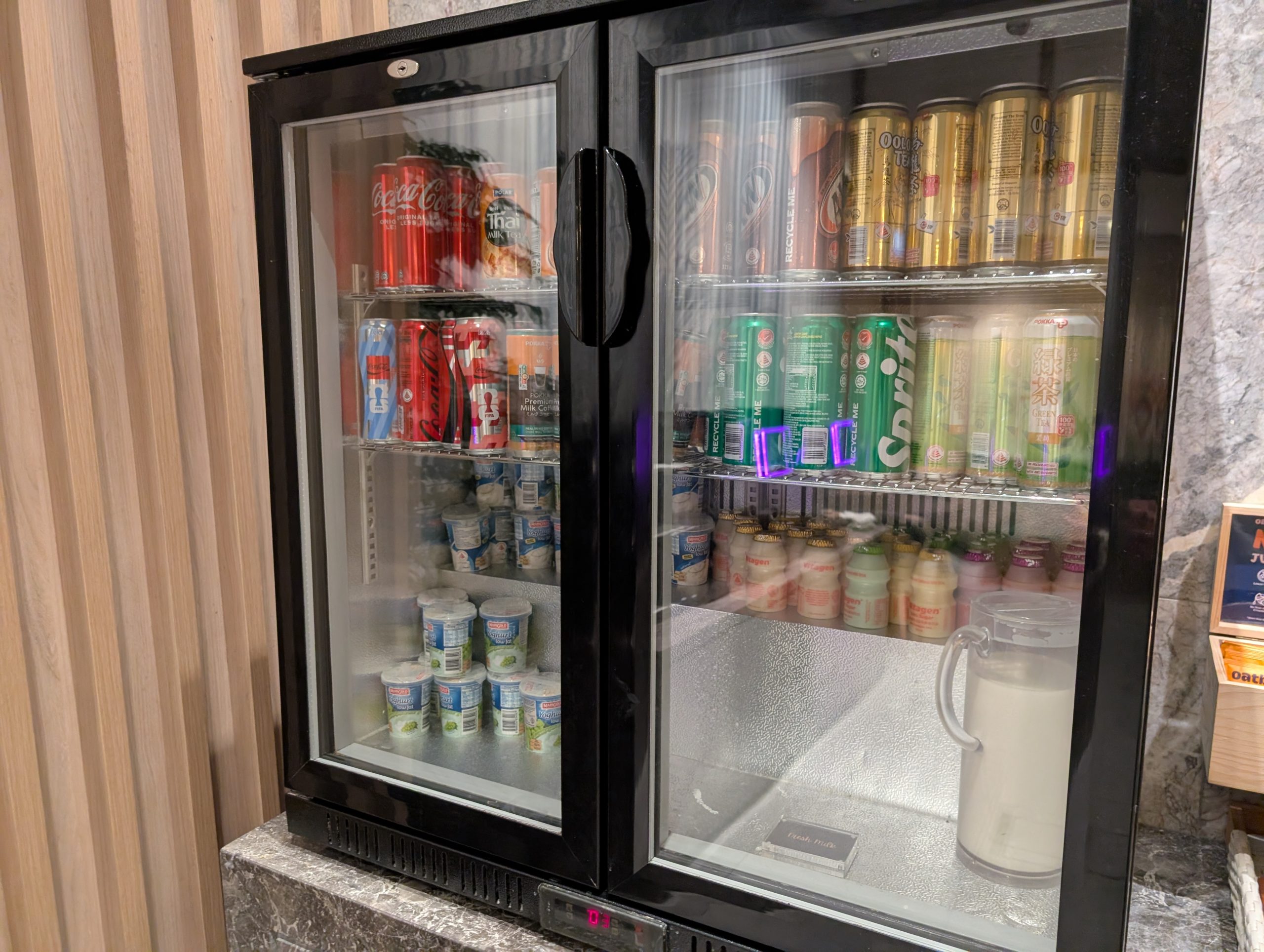 Changi Loungeのドリンク冷蔵庫