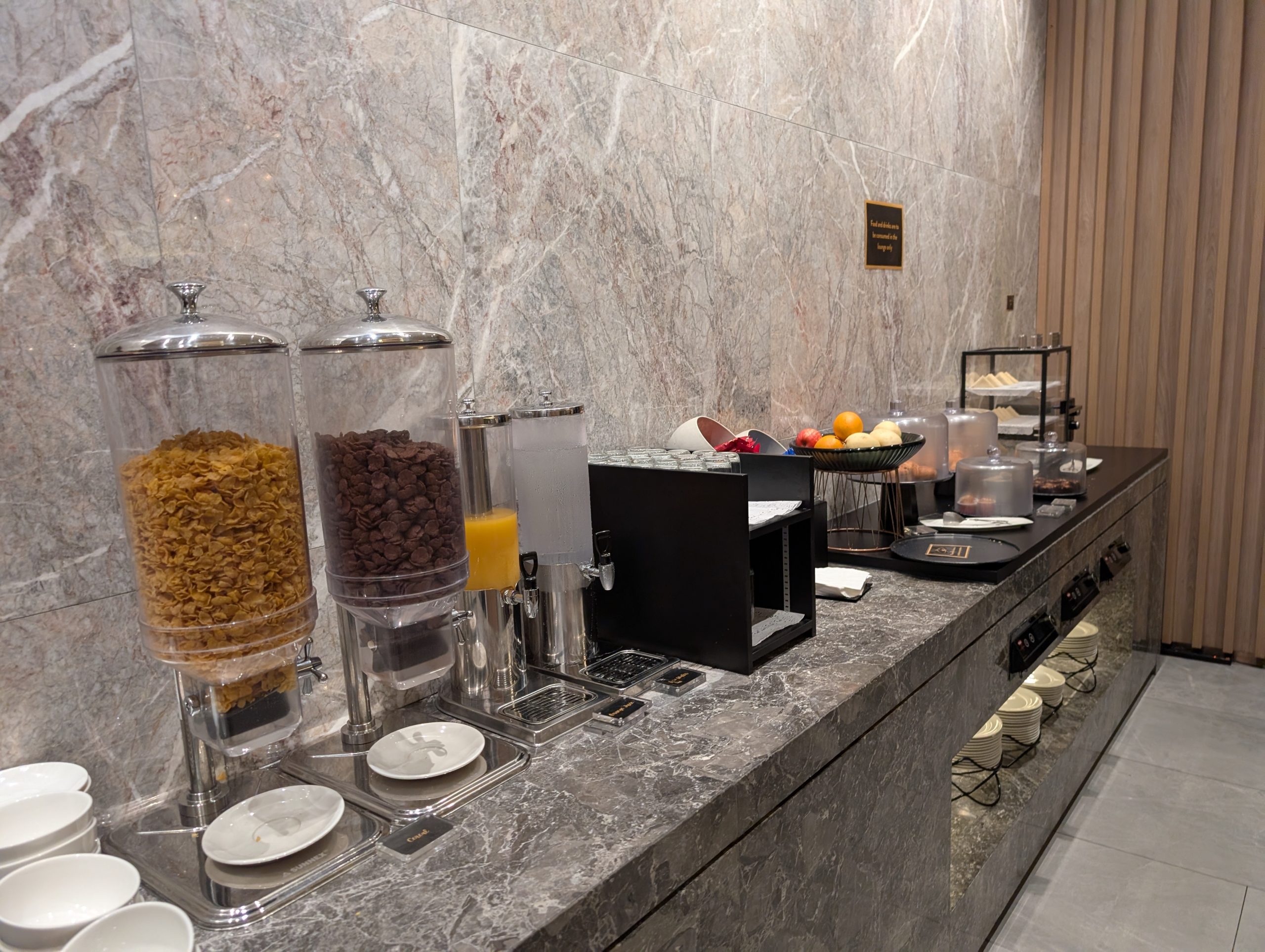 Changi Loungeの朝食カウンター
