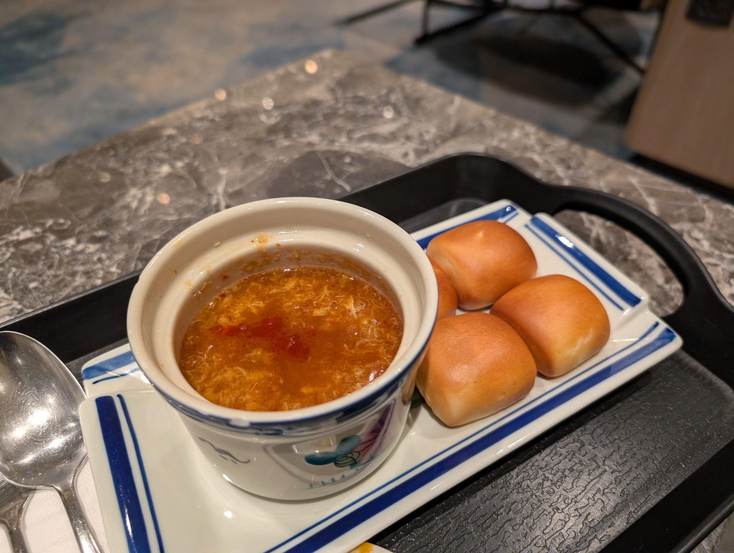 Changi Loungeのスープとパン